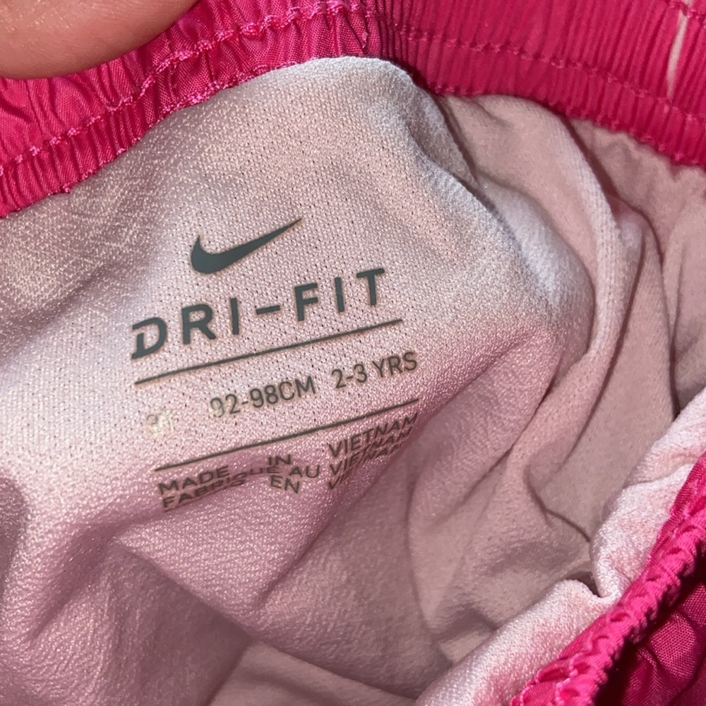 Nike Girls Kids Toddler 3T Outfit Set Shorts T Shirt Pink Green - Picture 6 of 6